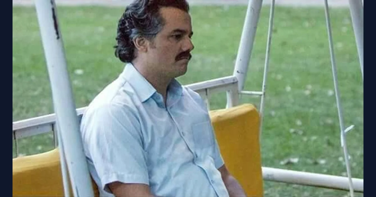 Wagner Moura as Pablo Escobar waiting alone in the Narcos reference panels (reference preview)